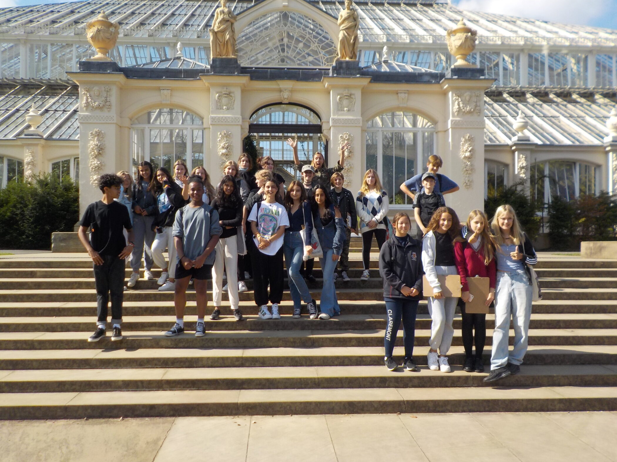Year 10 group photo at Kew Gardens