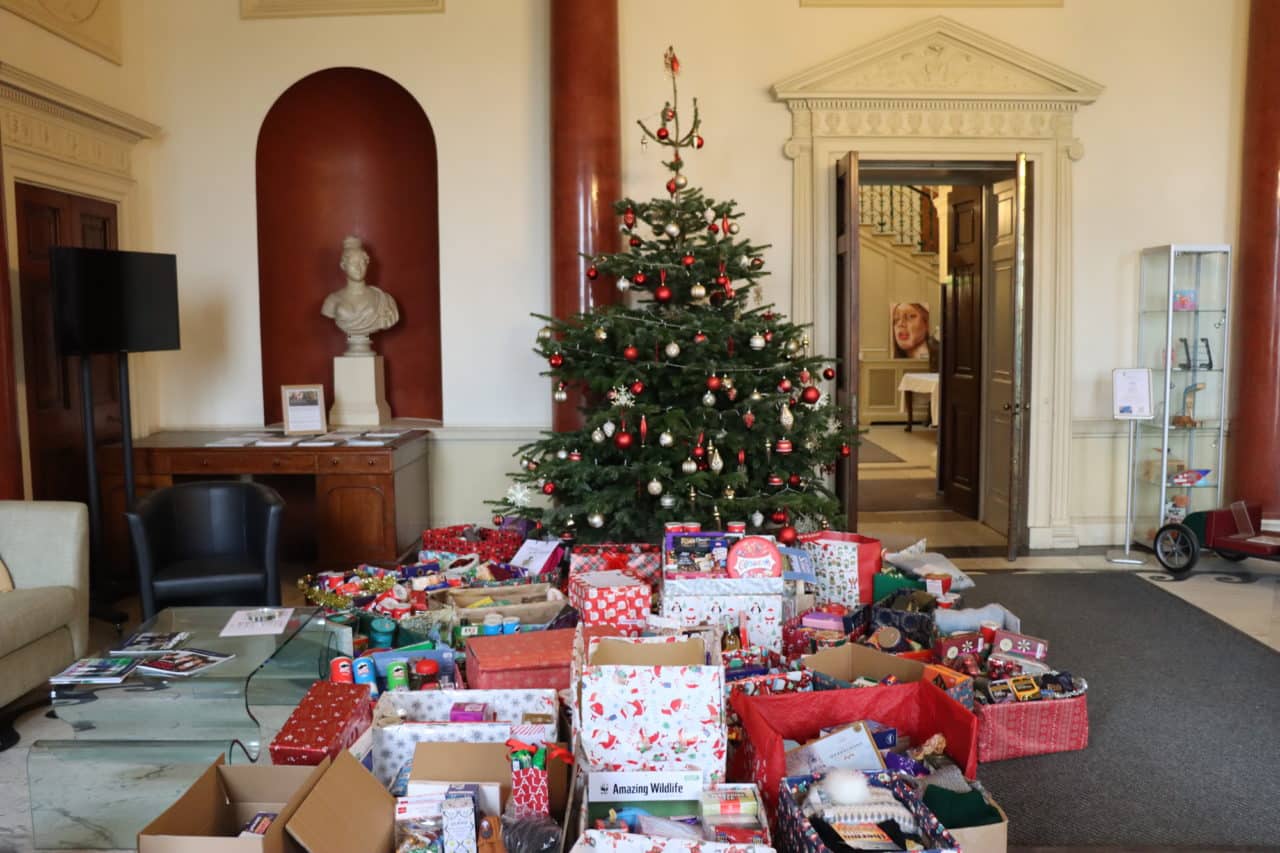 Salvation Army collect donated hampers Claremont Fan Court School